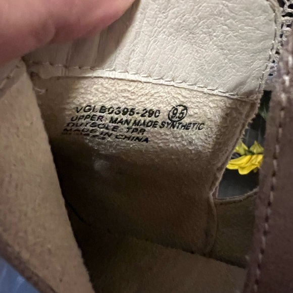 NWT: size 9.5 bootie - Picture 6 of 9